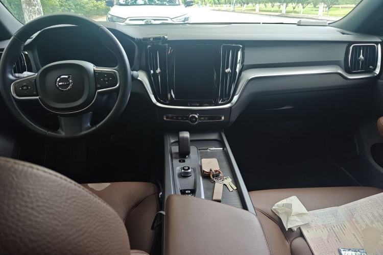 Used Volvo S60 2024 B4 Zhiyi Luxury Edition Center Console