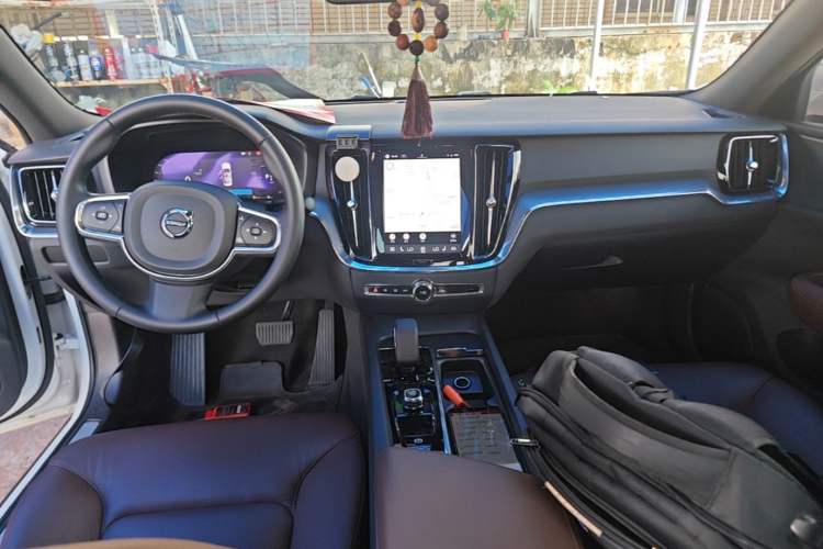 Used Volvo S60 2024 B4 Zhiyi Luxury Edition Center Console