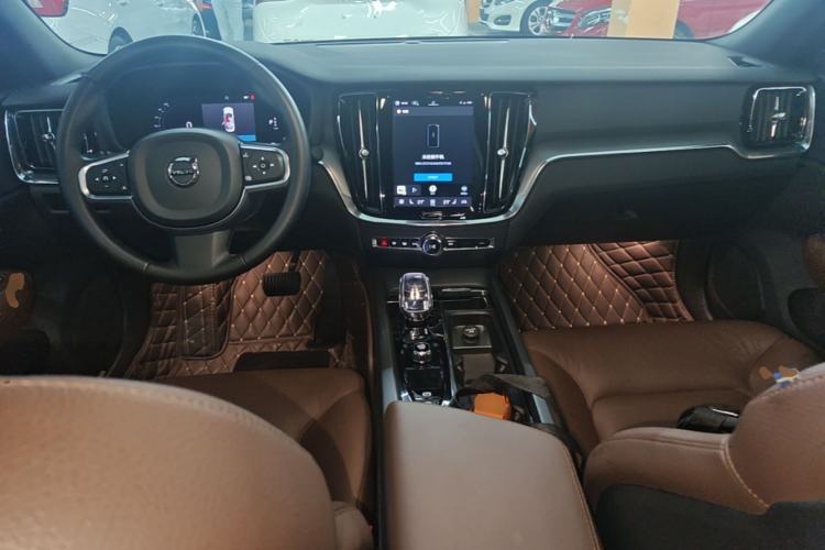 Used Volvo S60 2024 B4 Zhiyi Luxury Edition Center Console