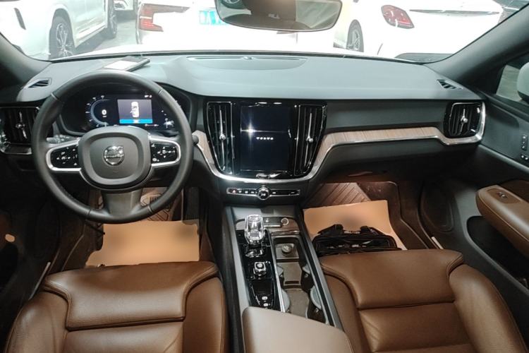 Used Volvo S60 2024 B4 Zhiyuan Luxury Edition Center Console