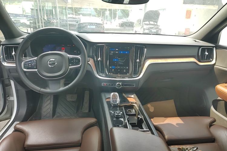 Used Volvo S60 2024 B4 Zhiyuan Luxury Edition Center Console