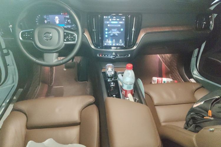 Used Volvo S60 2024 B4 Zhiyuan Luxury Edition Center Console