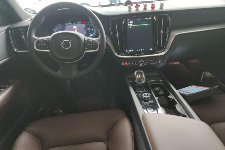 Used Volvo S60 2024 B4 Zhiyi Luxury Edition Center Console