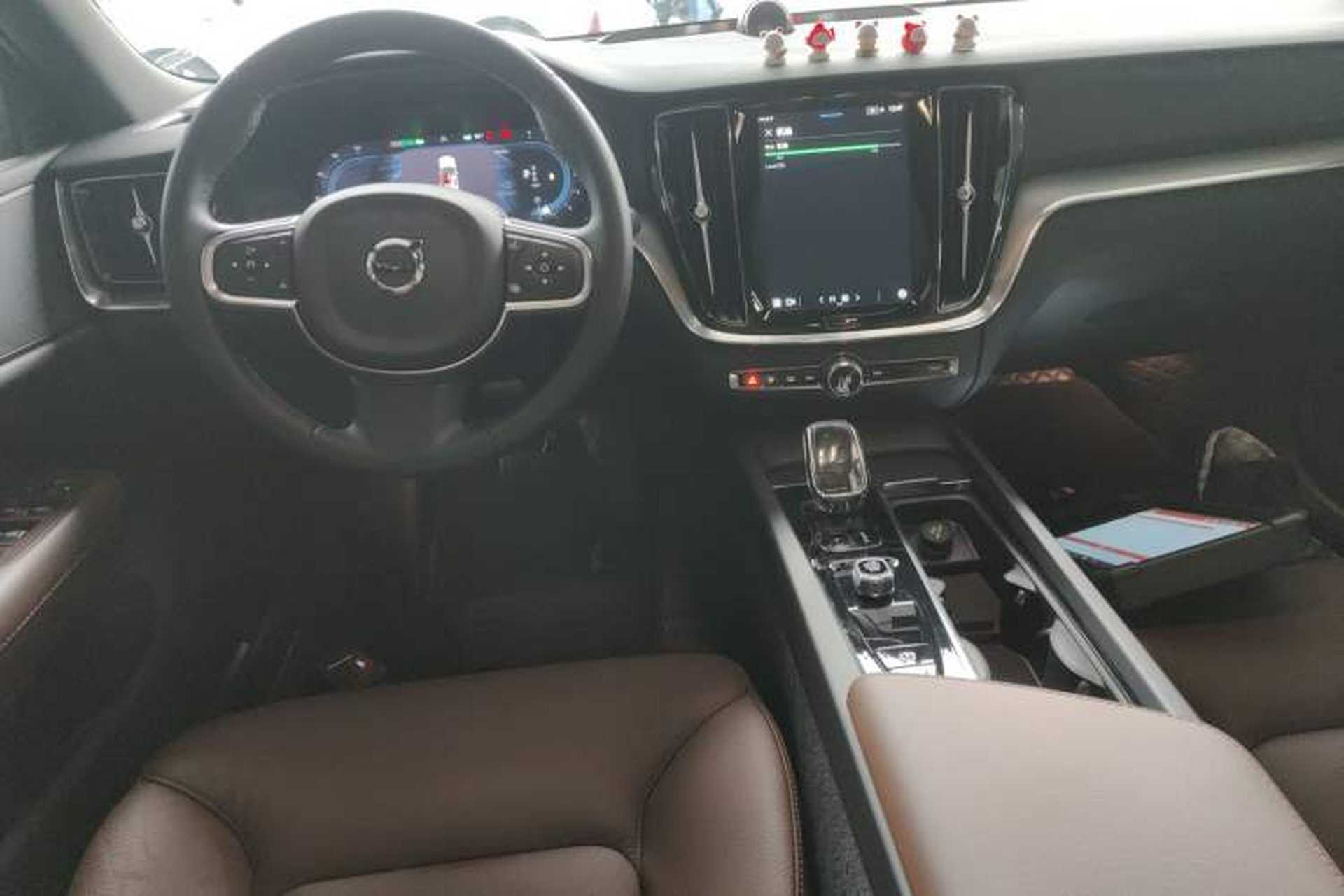 Used Volvo S60 2024 B4 Zhiyi Luxury Edition Center Console