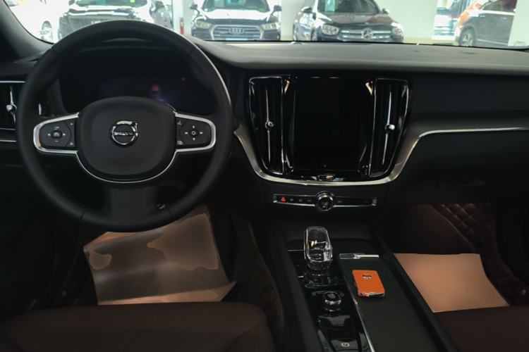 Used Volvo S60 2024 B4 Zhiyi Luxury Edition Center Console