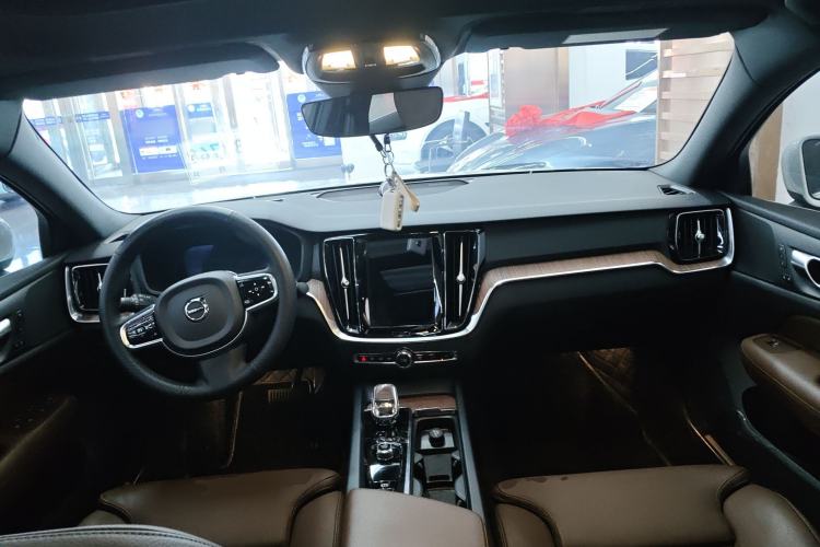 Used Volvo S60 2024 B4 Zhiyuan Luxury Edition Center Console