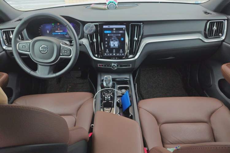 Used Volvo S60 2024 B4 Zhiyi Luxury Edition Center Console