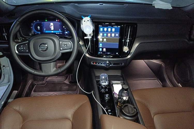 Used Volvo S60 2024 B4 Zhiyi Luxury Edition Center Console