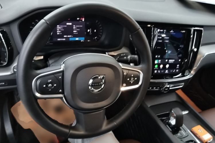 Used Volvo S60 2024 B4 Zhiyi Luxury Edition Center Console