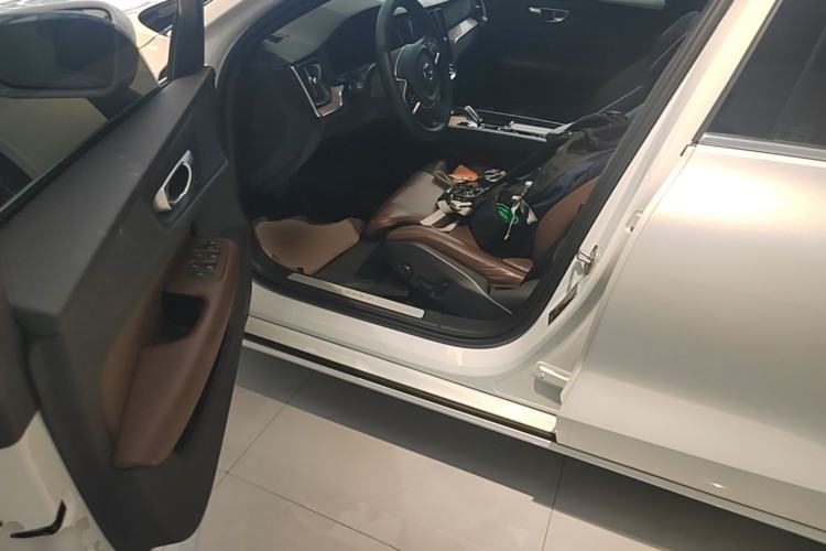 Used Volvo S60 2024 B4 Zhiyuan Luxury Edition Driver Seat
