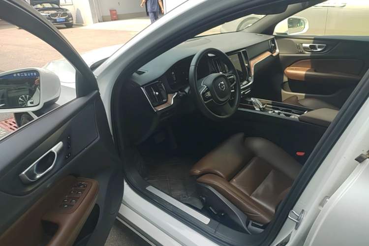 Used Volvo S60 2024 B4 Zhiyuan Luxury Edition Driver Seat