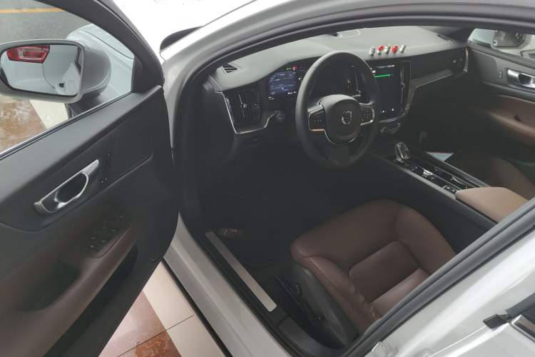 Used Volvo S60 2024 B4 Zhiyi Luxury Edition Driver Seat