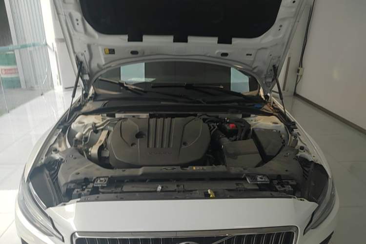 Used Volvo S60 2024 B4 Zhiyuan Luxury Edition Engine Bay