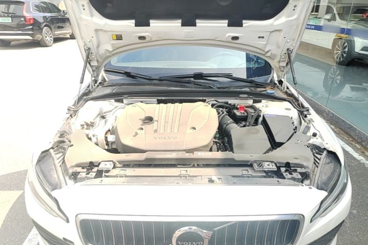Used Volvo S60 2024 B4 Zhiyuan Luxury Edition Engine Bay