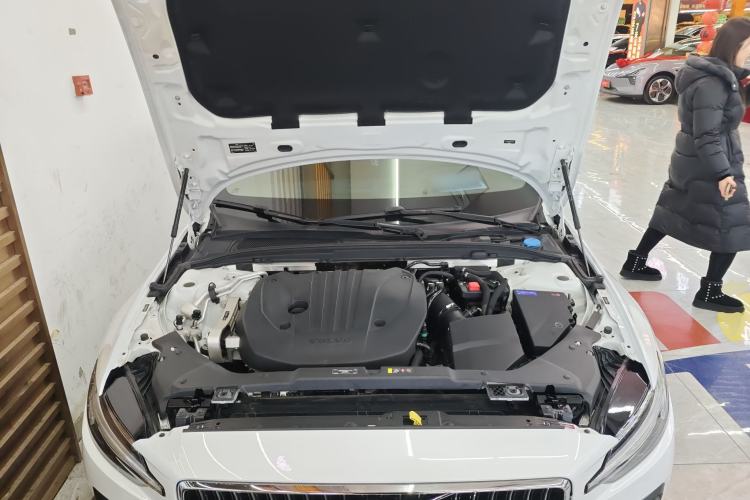 Used Volvo S60 2024 B4 Zhiyuan Luxury Edition Engine Bay