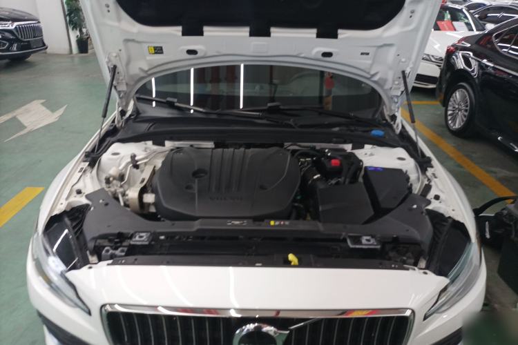 Used Volvo S60 2024 B4 Zhiyuan Luxury Edition Engine Bay