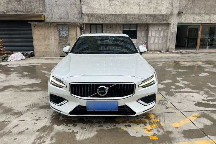 Used Volvo S60 2024 B4 Zhiyuan Luxury Edition Exterior 1