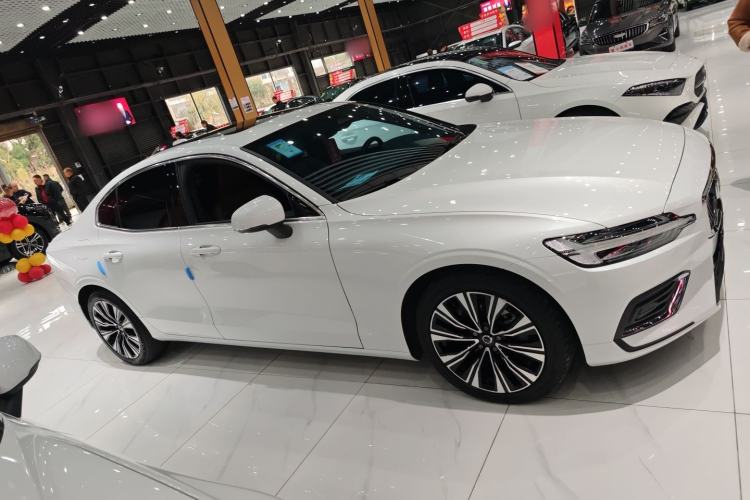 Used Volvo S60 2024 B4 Zhiyuan Luxury Edition Exterior 2