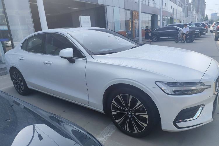 Used Volvo S60 2024 B4 Zhiyuan Luxury Edition Exterior 2