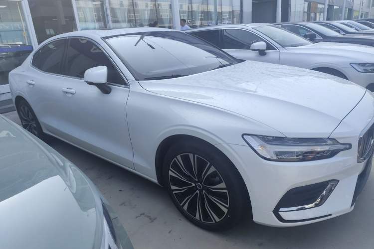 Used Volvo S60 2024 B4 Zhiyuan Luxury Edition Exterior 2