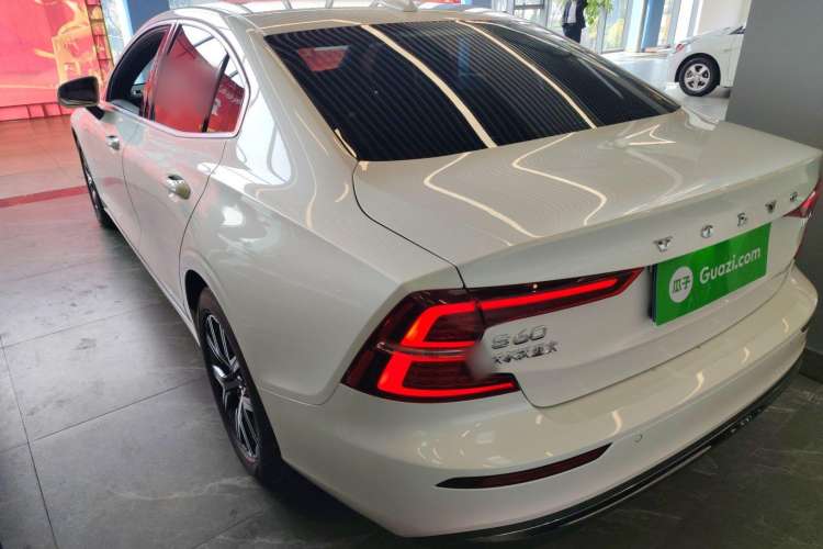 Used Volvo S60 2024 B4 Zhiyi Luxury Edition Exterior 3