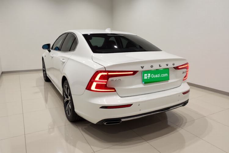 Used Volvo S60 2024 B4 Zhiyi Luxury Edition Exterior 3