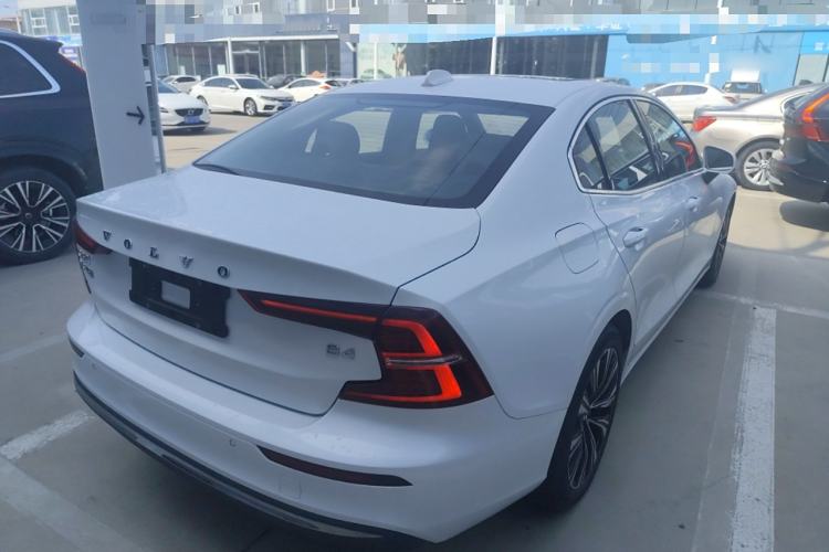 Used Volvo S60 2024 B4 Zhiyuan Luxury Edition Exterior 3