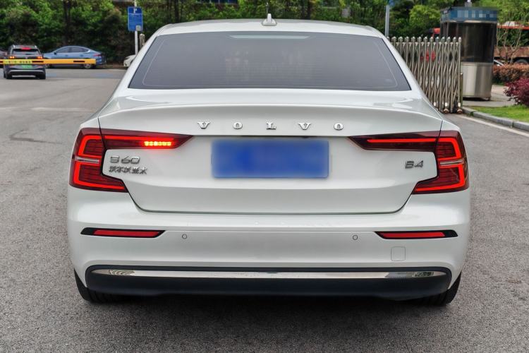 Used Volvo S60 2024 B4 Zhiyi Luxury Edition Exterior 3
