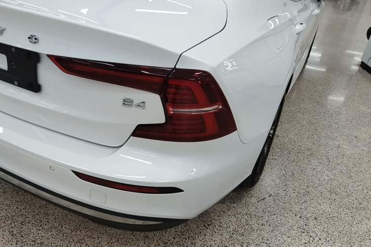 Used Volvo S60 2024 B4 Zhiyi Luxury Edition Exterior 3