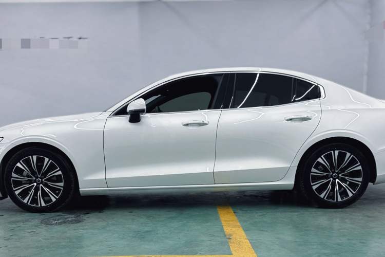 Used Volvo S60 2024 B4 Zhiyuan Luxury Edition Exterior 3