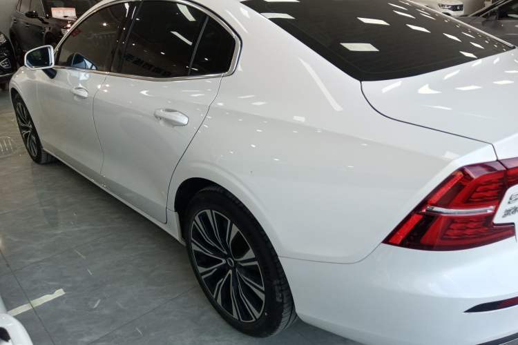 Used Volvo S60 2024 B4 Zhiyuan Luxury Edition Exterior 3