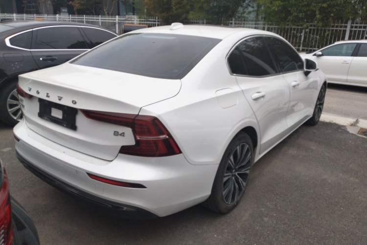 Used Volvo S60 2024 B4 Zhiyuan Luxury Edition Exterior 4