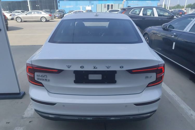 Used Volvo S60 2024 B4 Zhiyuan Luxury Edition Exterior 4