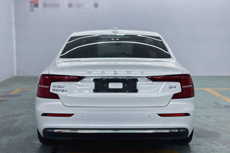 Used Volvo S60 2024 B4 Zhiyuan Luxury Edition Exterior 4