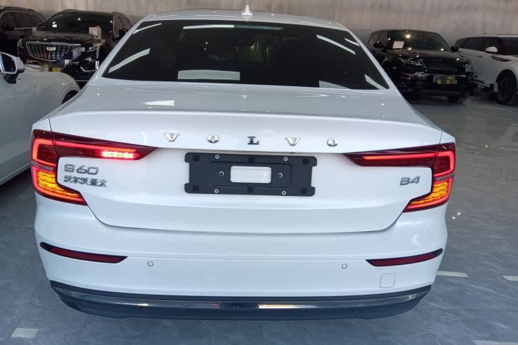 Used Volvo S60 2024 B4 Zhiyuan Luxury Edition Exterior 4