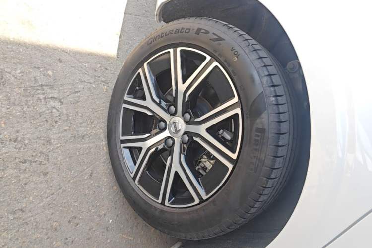 Used Volvo S60 2024 B4 Zhiyi Luxury Edition Exterior 5