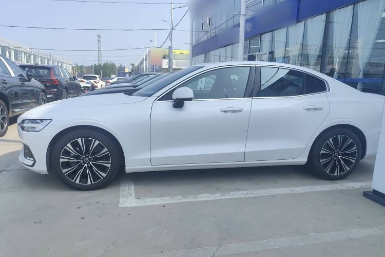 Used Volvo S60 2024 B4 Zhiyuan Luxury Edition Exterior 5