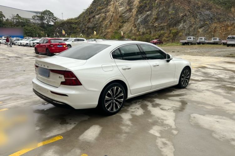 Used Volvo S60 2024 B4 Zhiyuan Luxury Edition Exterior 5
