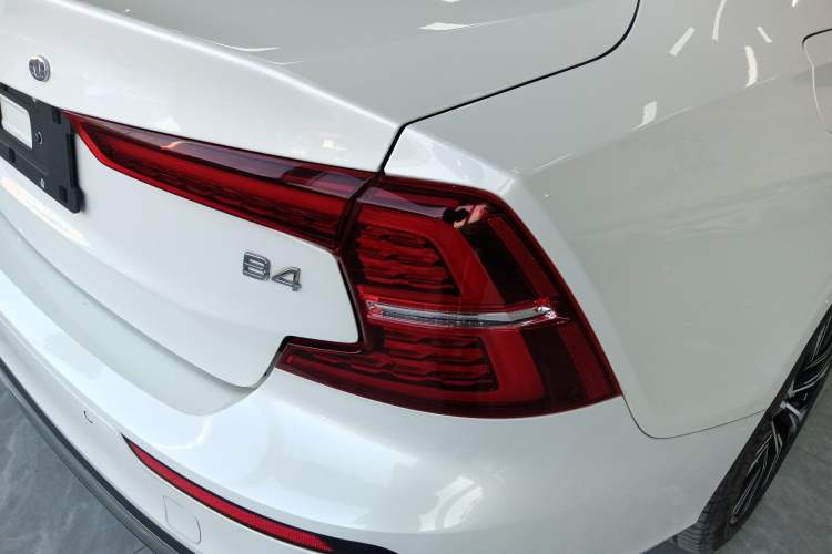 Used Volvo S60 2024 B4 Zhiyuan Luxury Edition Exterior 6
