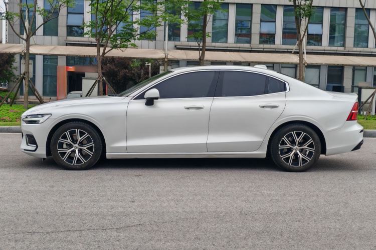 Used Volvo S60 2024 B4 Zhiyi Luxury Edition Exterior 7