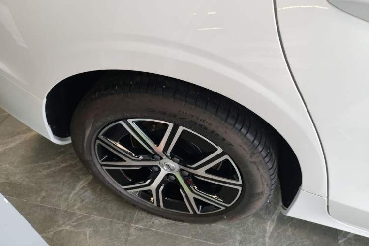 Used Volvo S60 2024 B4 Zhiyi Luxury Edition Exterior 8