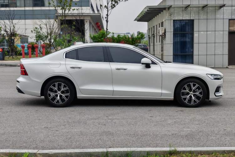 Used Volvo S60 2024 B4 Zhiyi Luxury Edition Exterior 8