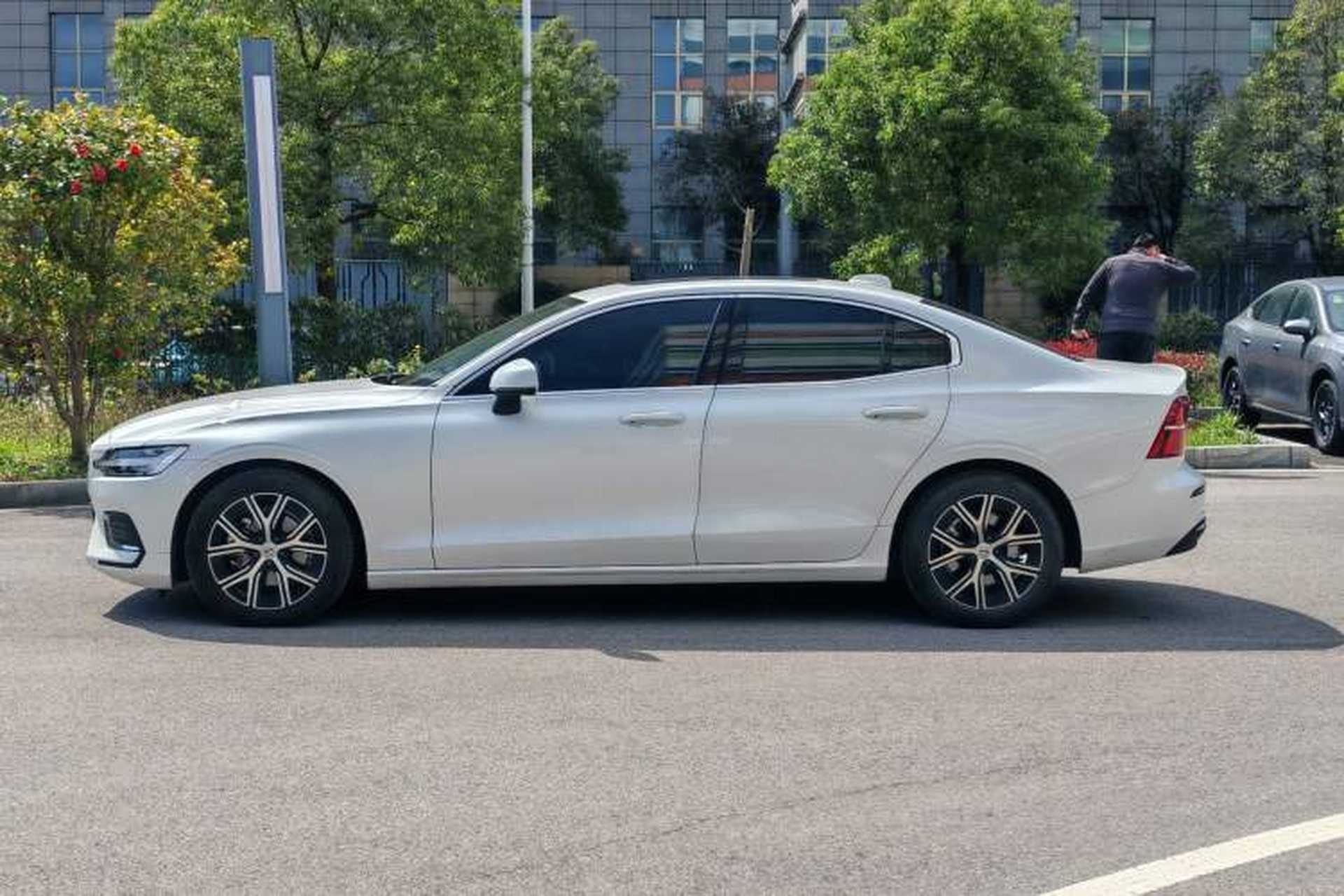 Used Volvo S60 2024 B4 Zhiyi Luxury Edition Exterior 8