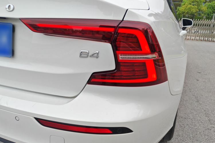 Used Volvo S60 2024 B4 Zhiyi Luxury Edition Exterior 9
