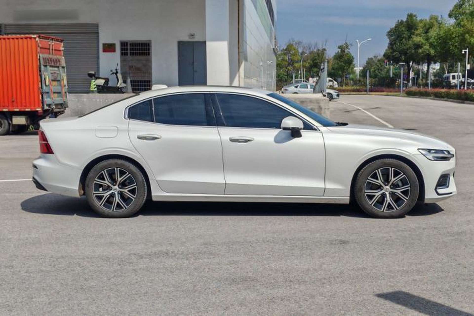 Used Volvo S60 2024 B4 Zhiyi Luxury Edition Exterior 9