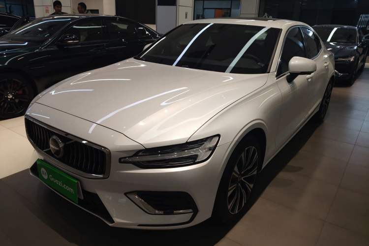 Volvo S60 2024 B4 Zhiyuan Luxury Edition de segunda mano Guazi used car, China used car export, Used car for sale, Used cars, Cheapest cars for sale