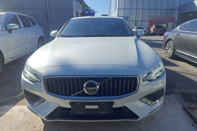 Used Volvo S60 2024 B4 Zhiyuan Luxury Edition Front