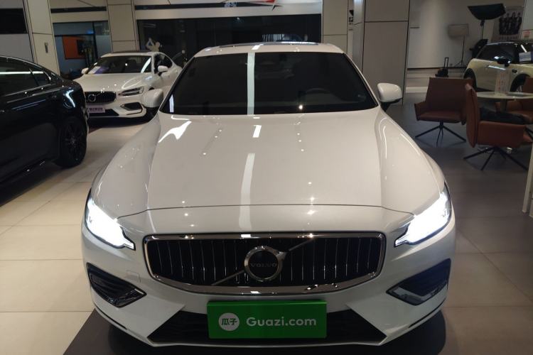 Used Volvo S60 2024 B4 Zhiyuan Luxury Edition Front