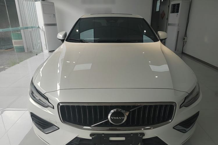 Used Volvo S60 2024 B4 Zhiyuan Luxury Edition Front