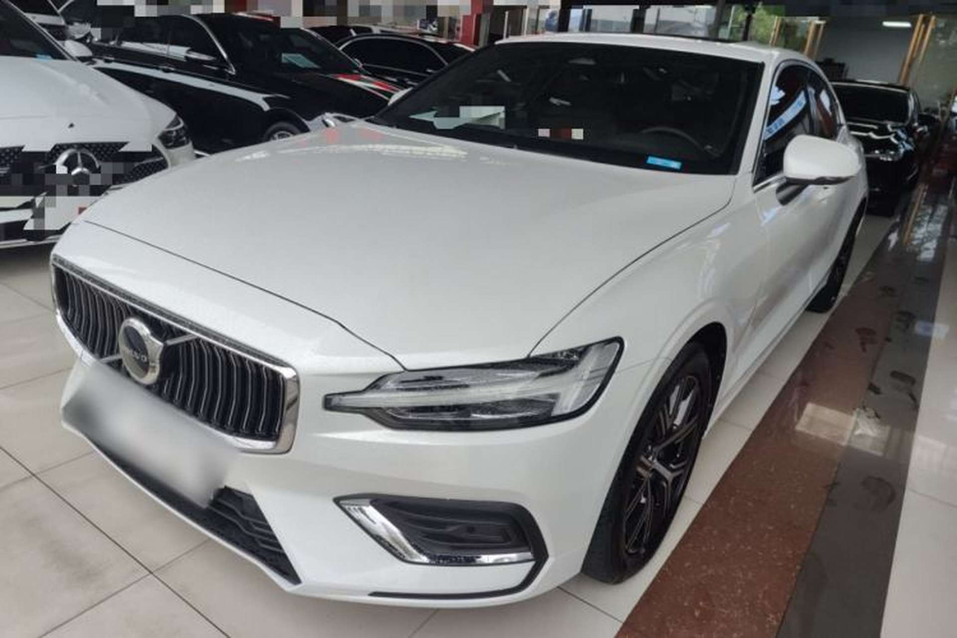 Used Volvo S60 2024 B4 Zhiyi Luxury Edition Front Left 45 Deg